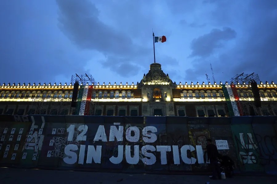 México rastrea funerarias y una comisaría por la desaparición de los 43 estudiantes de Ayotzinapa