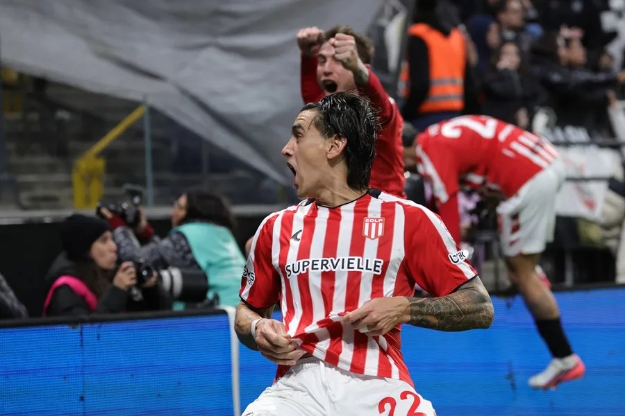 Memphis falla un penalti y Estudiantes se mete en 'semis' de Copa Libertadores