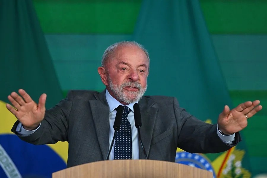 Lula dice que Estados Unidos transmite la idea de que "gobierna" Venezuela