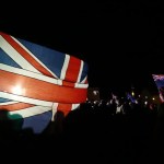 Varias personas se congregan en Puerto Standley (Malvinas).