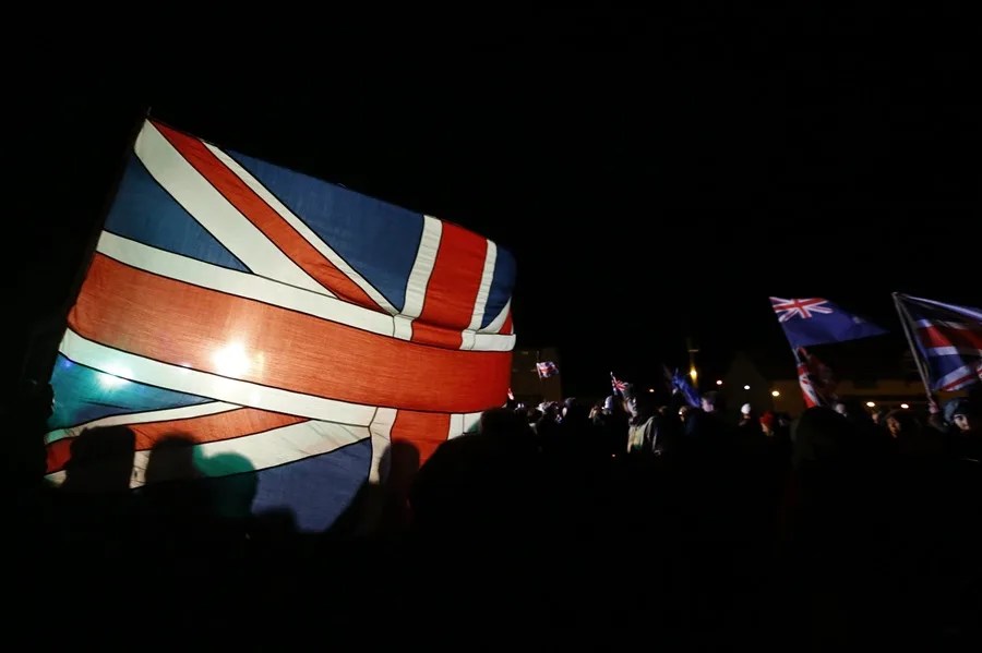 Varias personas se congregan en Puerto Standley (Malvinas).