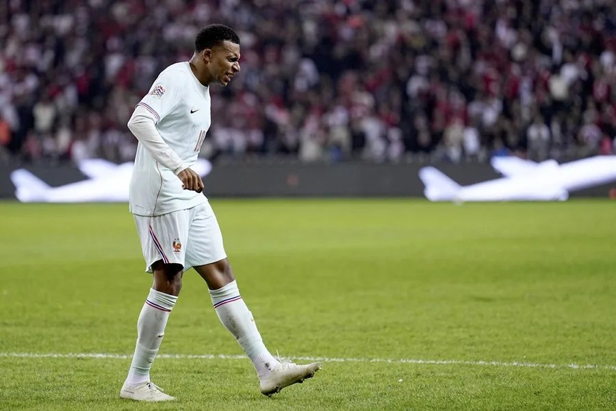 Mbappé se retira por "una lesión tendinosa" y está descartado para el resto de la concentración