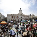 Cientos de personas ocupan con tiendas de campaña la madrileña Puerta del Sol como protesta por el precio de la vivienda