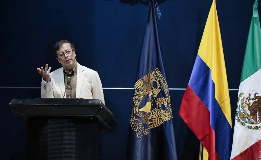 Petro advierte a México y Brasil de "algoritmos" que podrían alterar sus comicios
