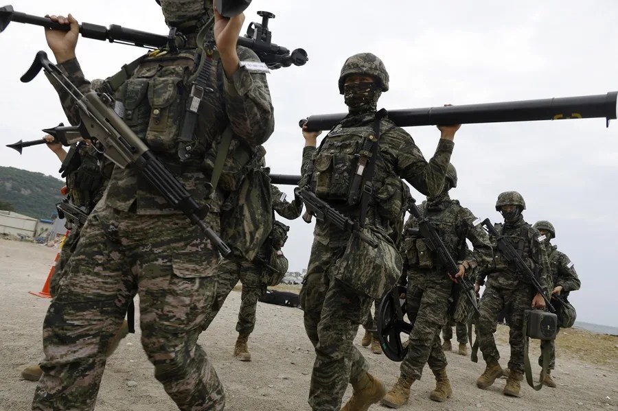 Seúl rechaza desplegar a su Ejército a la guerra en Oriente Medio pese a presión de Trump