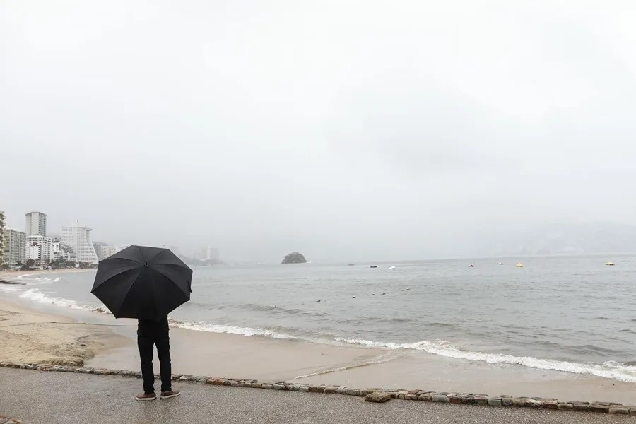 Depresión tropical en el Pacífico de México podría convertirse en un huracán, dicen autoridades