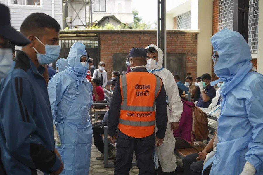 Trabajadores sanitarios del TU Teaching Hospital de Katmandú
