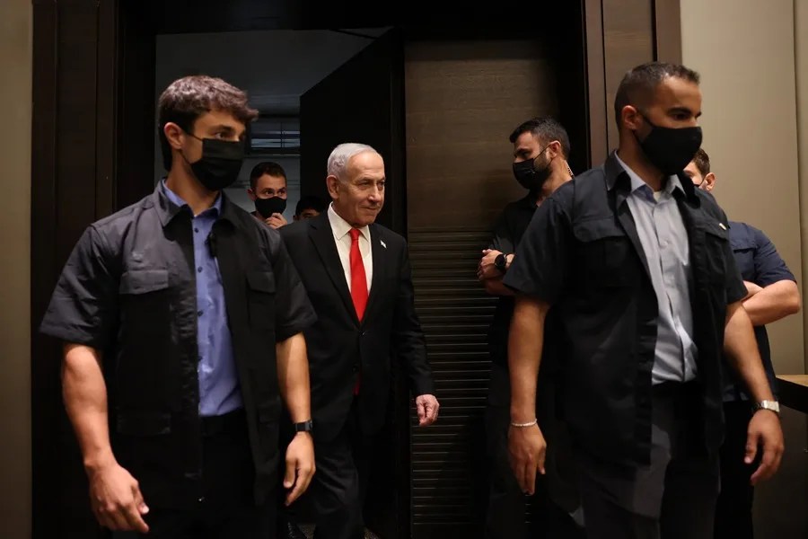 El primer ministro israelí, Benjamín Netanyahu (c), ayer en Jerusalén.