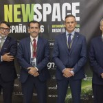 Juan José Martínez Díaz (2i), consejero de Investigación, Innovación y Desarrollo del Cabildo de Tenerife; David Pérez-Dionis (2d), director general de Coordinación Orgánica y Proyectos Estratégicos del Gobierno de Canarias; Miguel Belló (1d), asesor de Estrategia Aerospacial Canaria; y Carlos Fernández (1i), director general de Telespacio Iberican. EFE/Salvador Sas