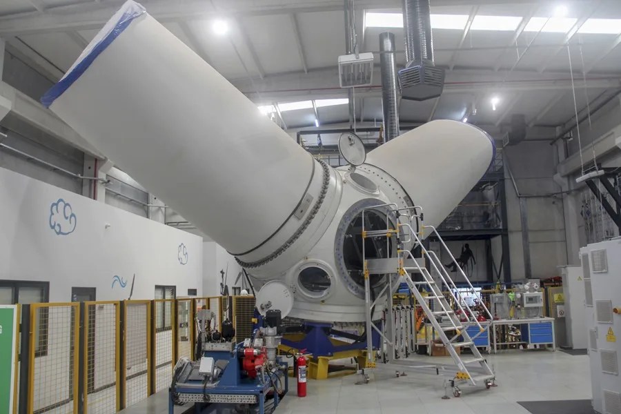 Turbina de un generador eólico en una fábrica de Nordex.