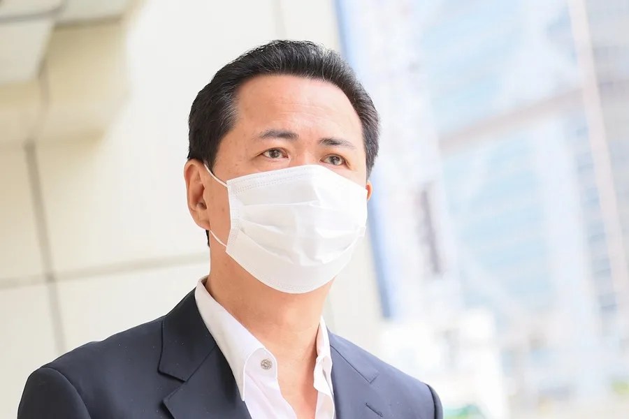 El padre de Abby Choi sale del Tribunal