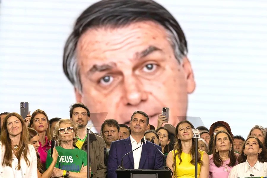 Flávio Bolsonaro, el candidato que quiere gobernar Brasil a la sombra de su padre