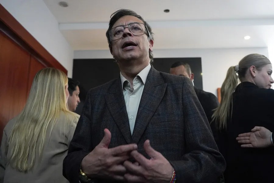 Petro agota los cupos para su charla en la UNAM y acuerda la edición de un libro con FCE