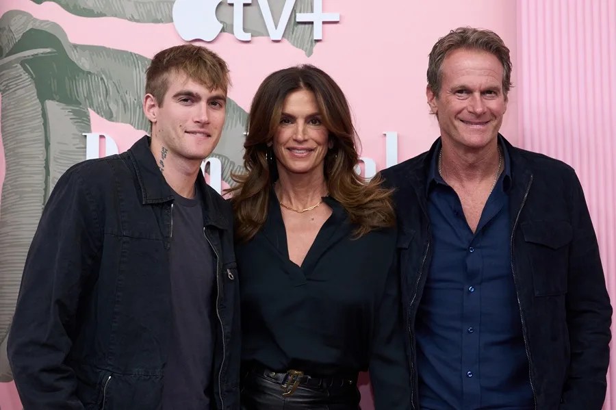 Presley Gerber (izq.), Cindy Crawford (centro) y Rande Gerber (der.)
