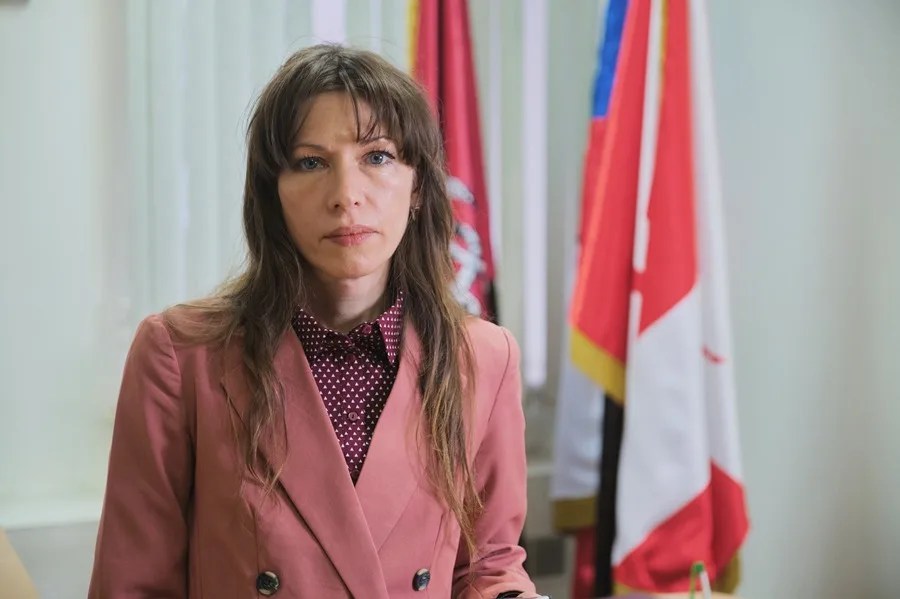 Yelena Kotiónochkina, dirigente opositora rusa exiliada en Lituania