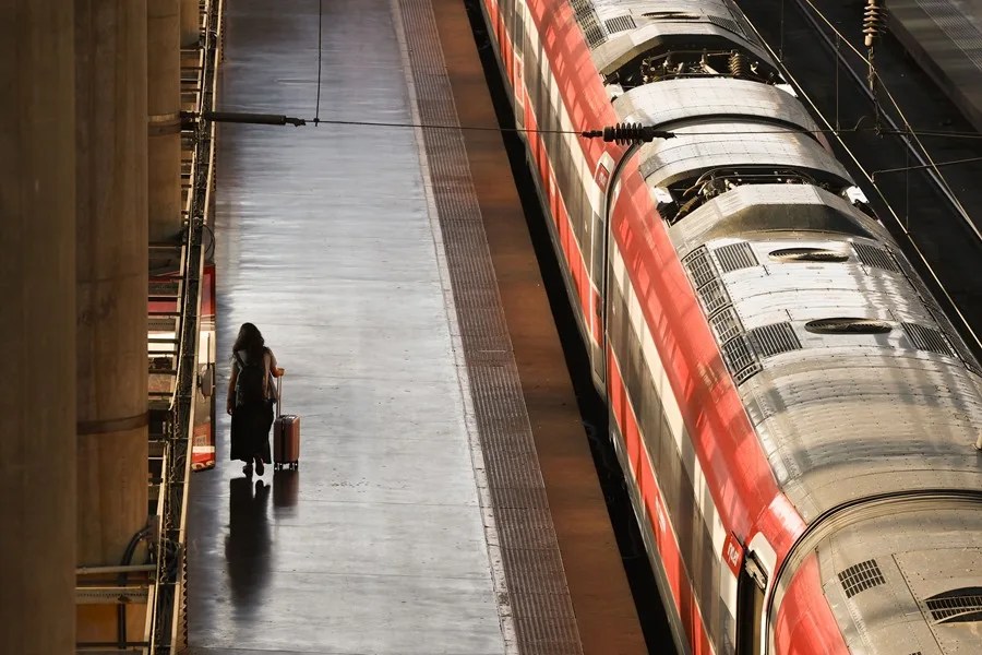 Un tren en el andén de la estación de Atocha.