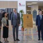 El rey Felipe VI (c) también ha visitado el nuevo Hospital Universitario Santa Bárbara en Soria.