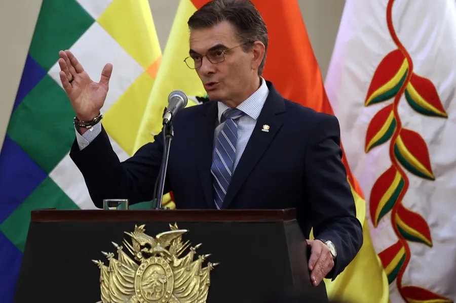 El presidente de Bolivia, Rodrigo Paz, anuncia la eliminación de la subvención al diésel