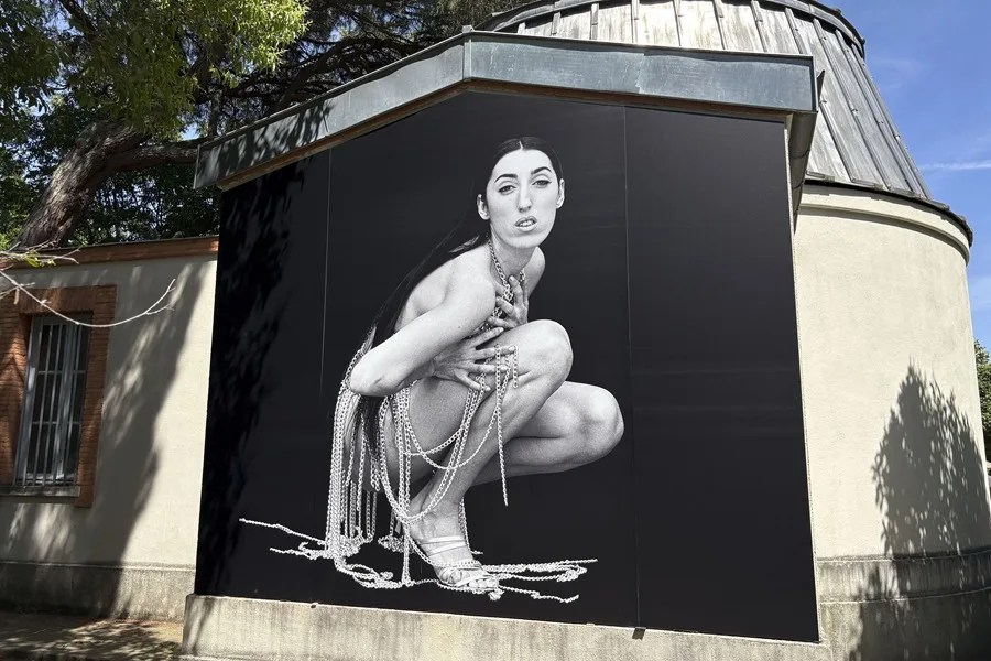Retrato de Rossy de Palma de la serie Women From Other Worlds de Manuel Outumoro. 