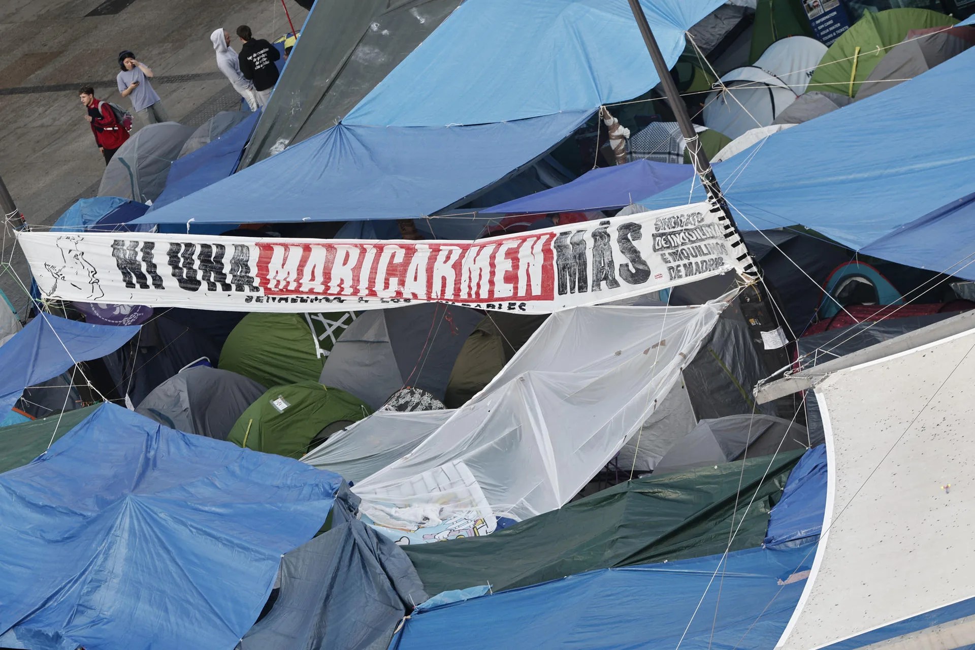 Vista aérea de las tiendas de los acampados en la Plaza del Sol. EFE/ Sergio Pérez