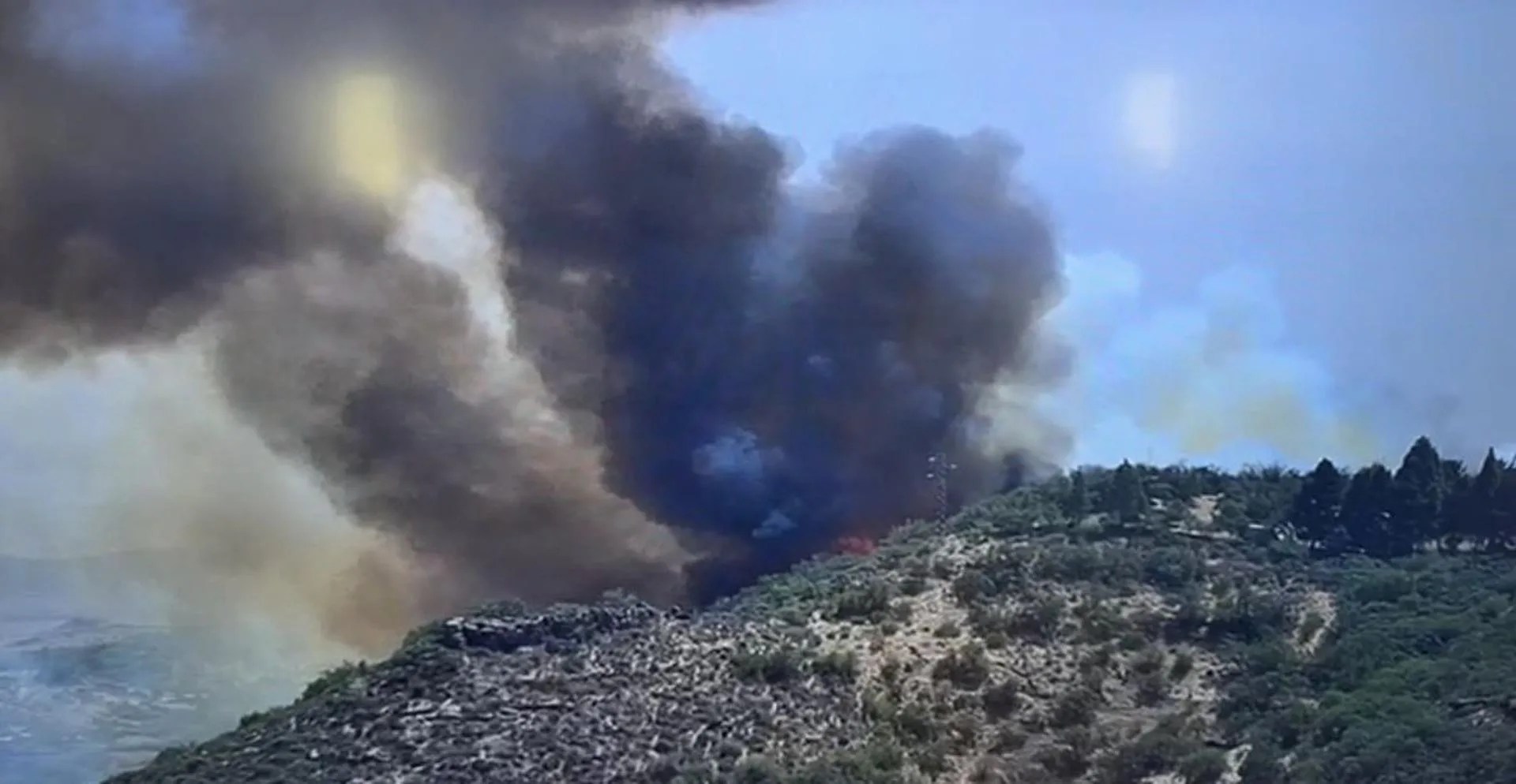 Imagen del incendio declarado cerca de Cazadores, en el municipio de Telde. EFE/Cabildo de Gran Canaria