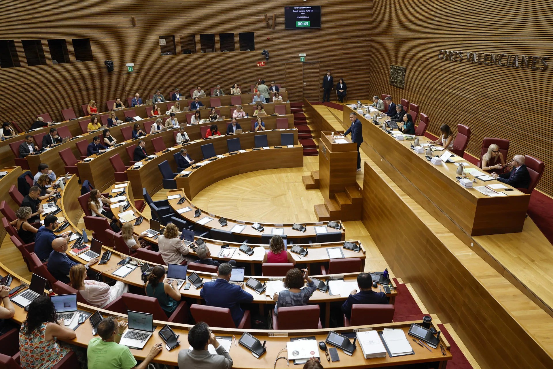 Vista general de un pleno de Les Corts Valencianes. EFE/Ana Escobar