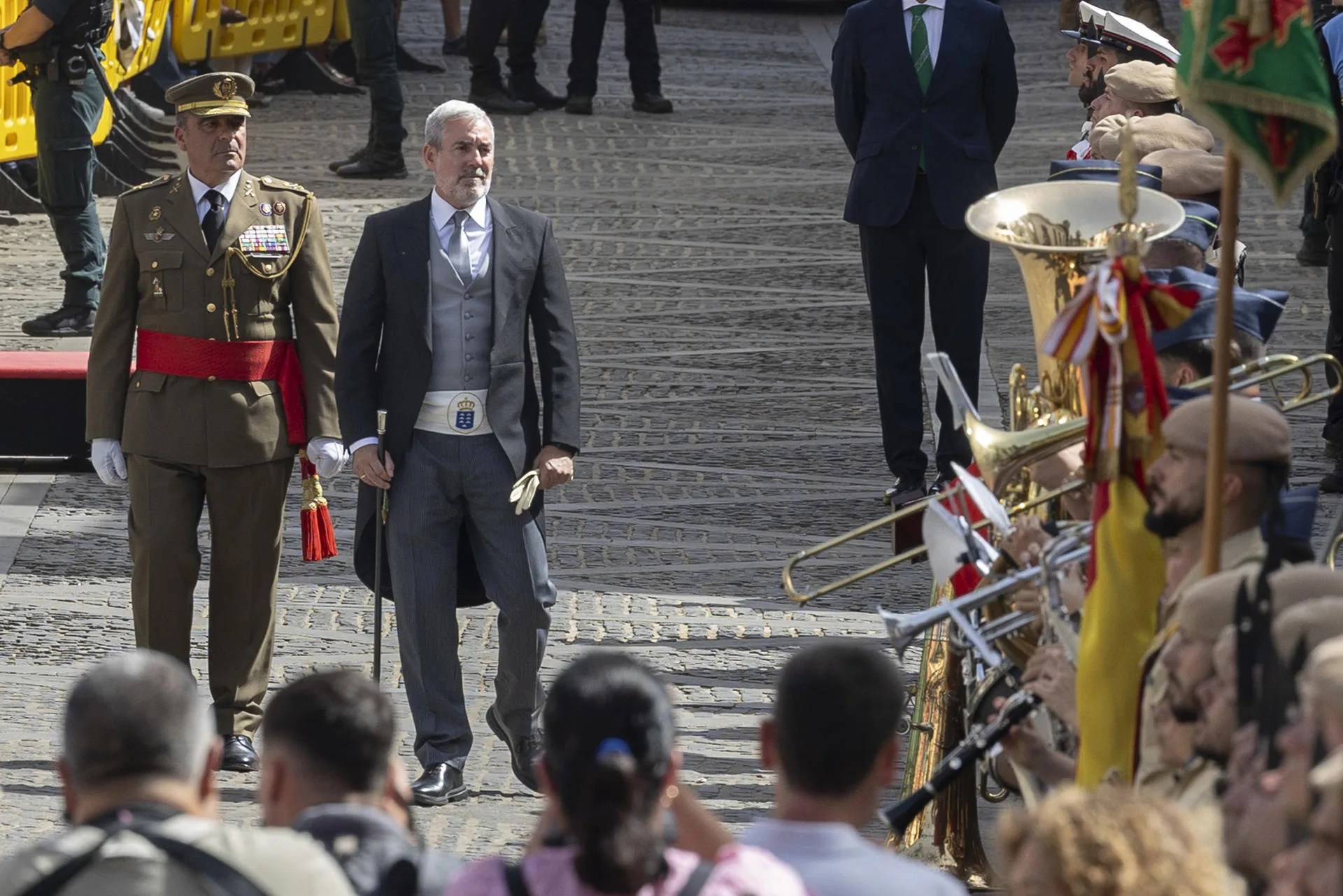 El presidente de Canarias, Fernando Clavijo (2i), encabeza en representación del rey la recepción institucional organizada con motivo de la festividad de la Virgen del Pino, patrona de Gran Canaria . EFE/ Quique Curbelo.