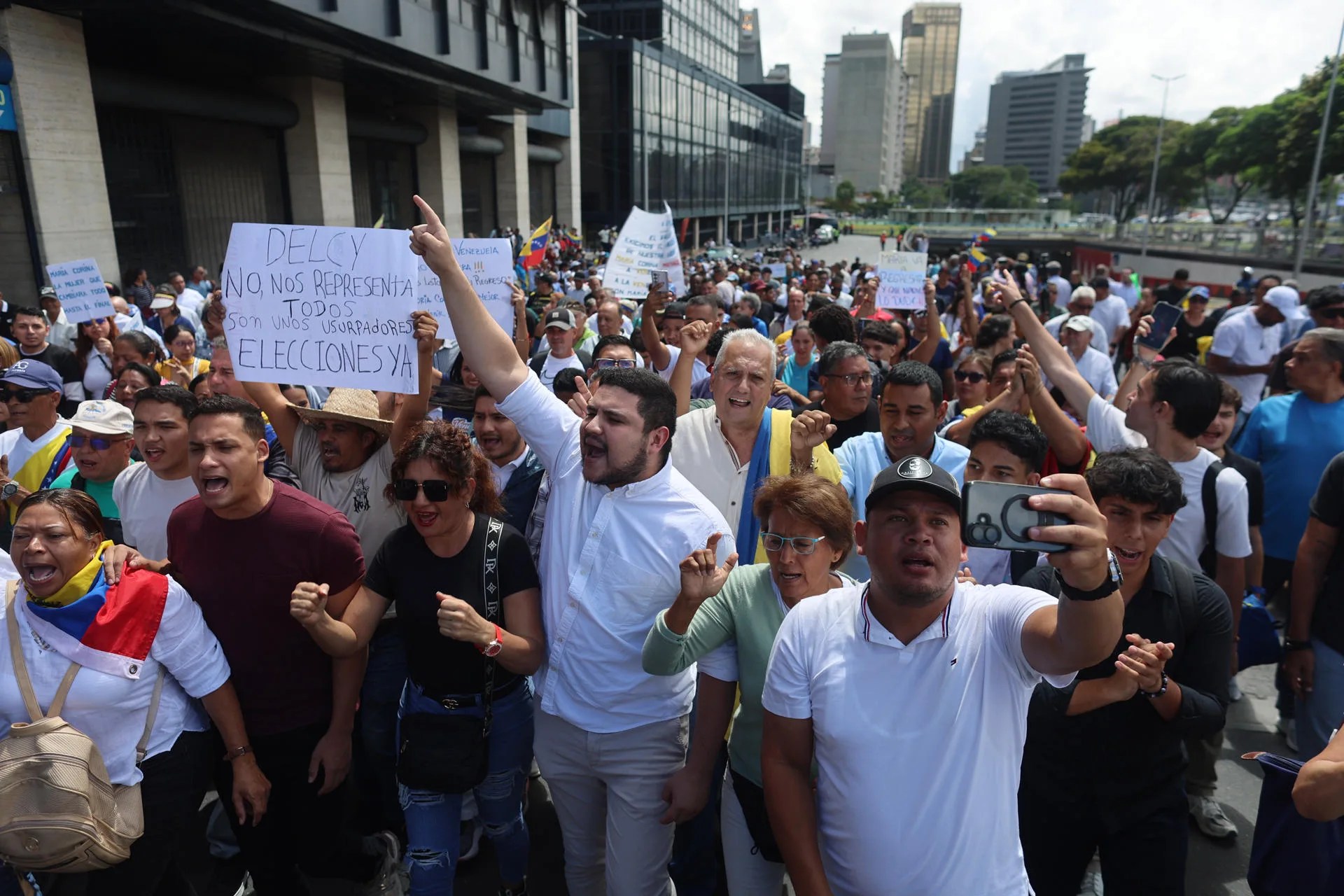 Protesters in a demonstration in Caracas, Venezuela, to demand the return of opposition leader and Nobel Peace Prize laureate María Corina Machado Sep 24, 2026,. EFE/Miguel Gutiérrez