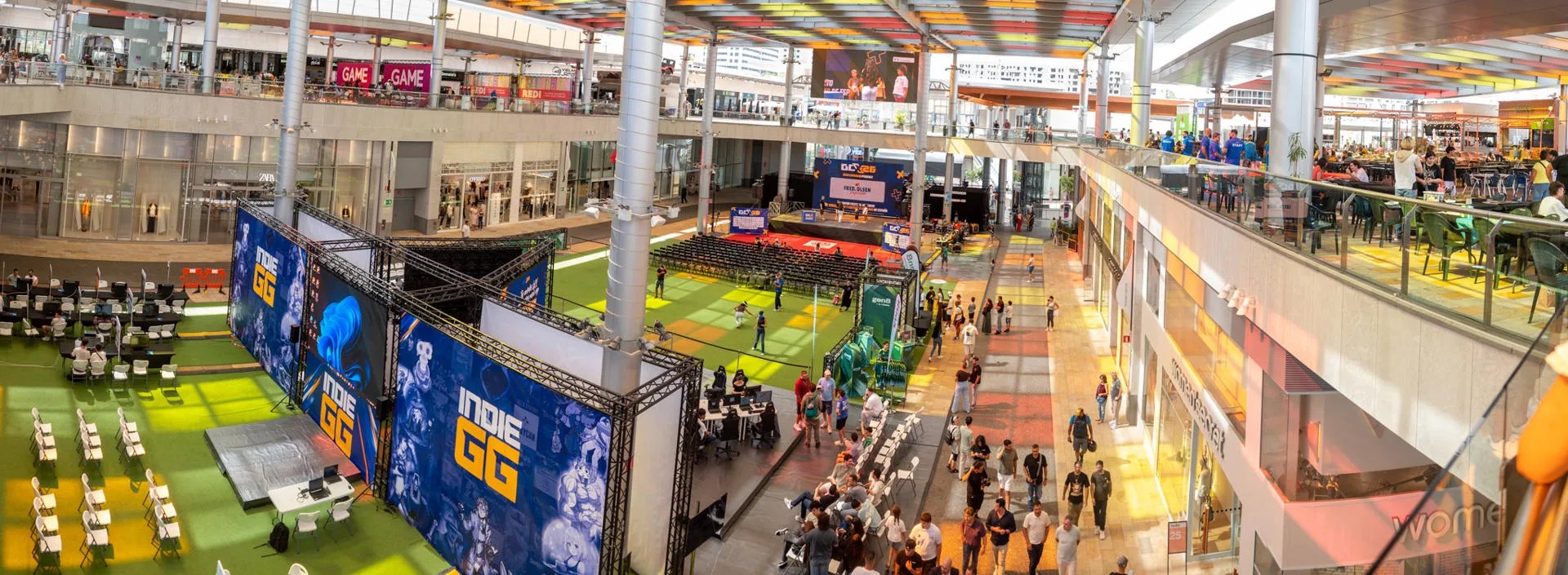 Plaza central del Centro Comercial Alisios, donde se desarrolla el festival de culturas urbanas 'Gran Canaria Experience'. Gran Canaria Experience