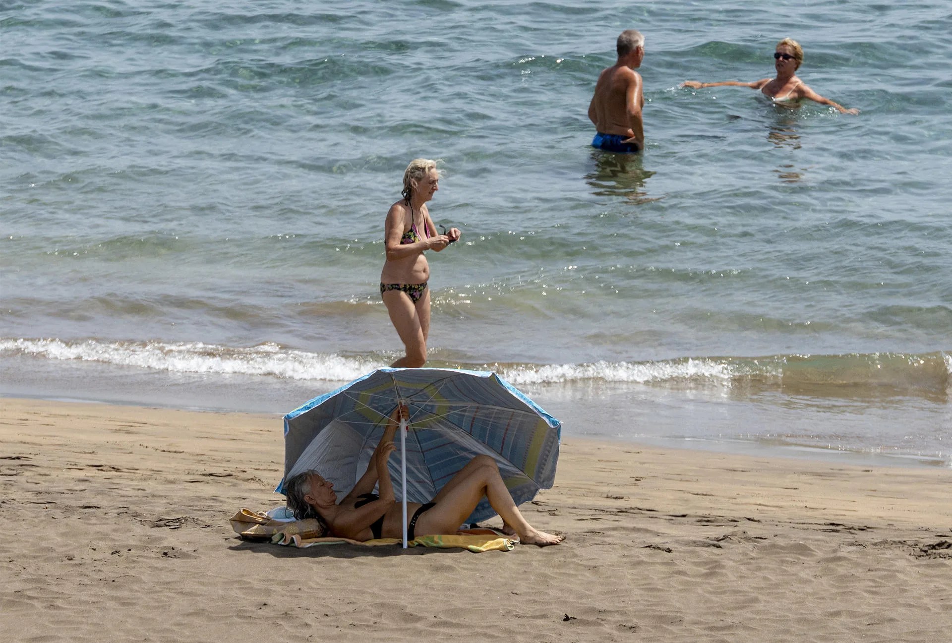 Foto tomada el 8 de septiembre: turistas en Puerto del Carmen (Lanzarote). EFE/ Adriel Perdomo