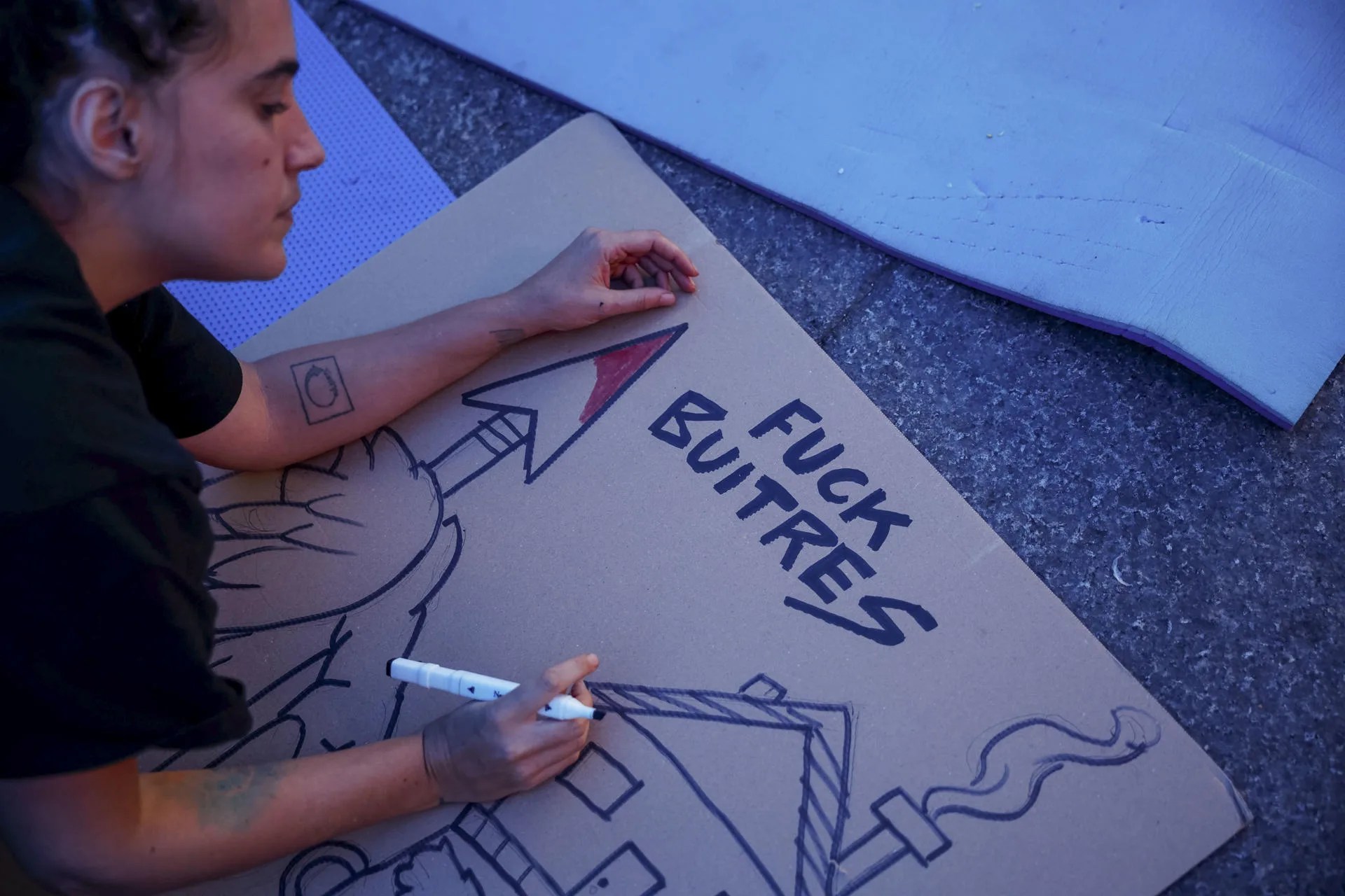 Hundreds protests in campout at Puerta del Sol in Madrid, Spain, 28 September 2026. EFE/Daniel Gonzalez
