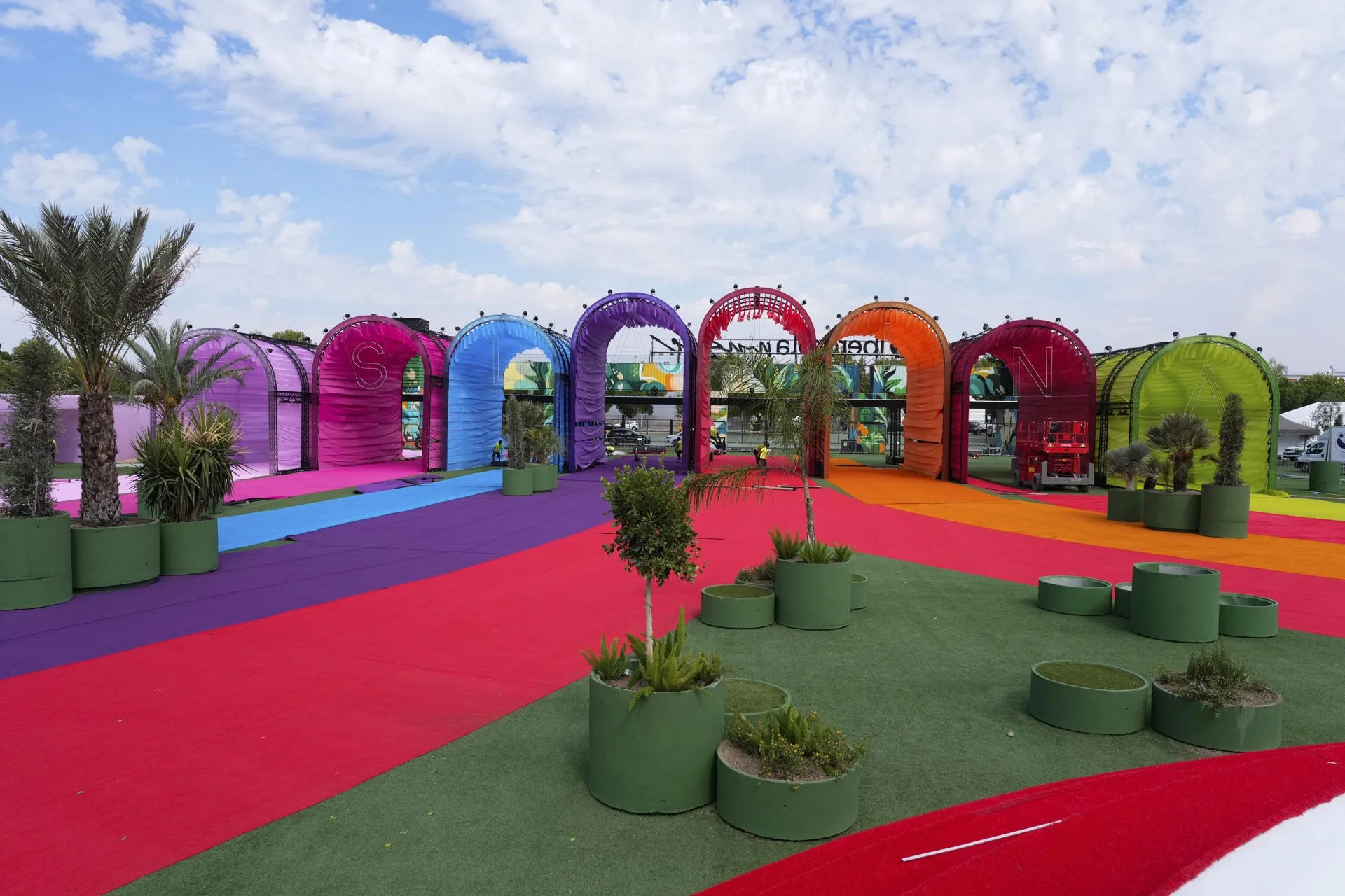 Macondo Park, la ciudad planteada por Shakira en el Ibedrola Music de Madrid para su histórica residencia en el país como final de su gira 'Las Mujeres Ya No Lloran'. EFE/ Borja Sánchez-Trillo