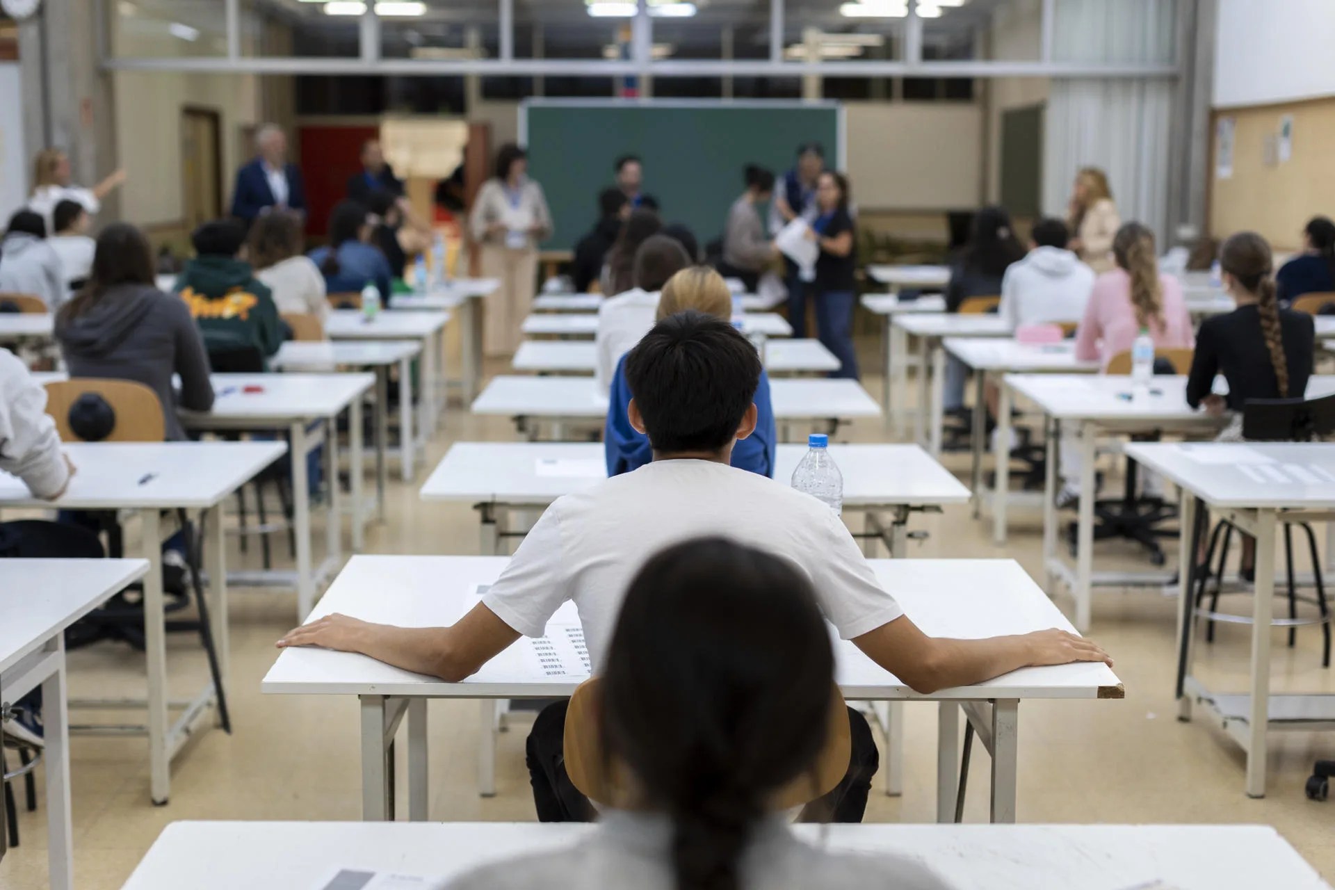Fotografía de archivo de un grupo de estudiantes examinándose en Las Palmas de Gran Canaria.. EFE/Quique Curbelo
