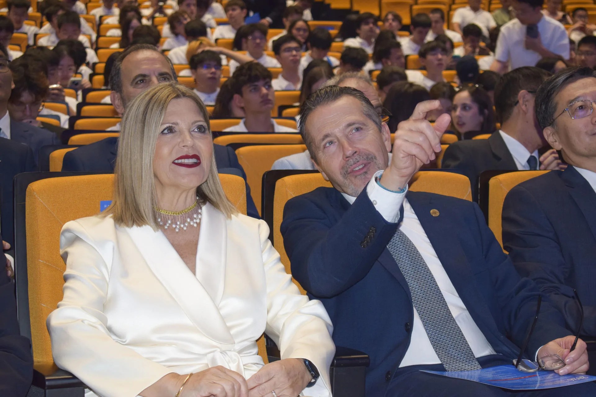 La consellera de Educación, Cultura y Universidades de la Generalitat Valenciana, Carmen Ortí (i), y el rector de la UPV, José Capilla (d), durante la inauguración del campuso. EFE/Víctor Escribano Calderón

