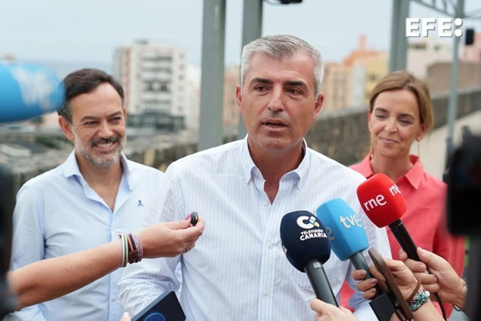 El presidente del Partido Popular de Canarias, Manuel Domínguez, atiende a los medios con motivo de su participación este sábado en un acto con el que arranca el curso político de la formación a nivel insular. EFE/Ramón de la Rocha