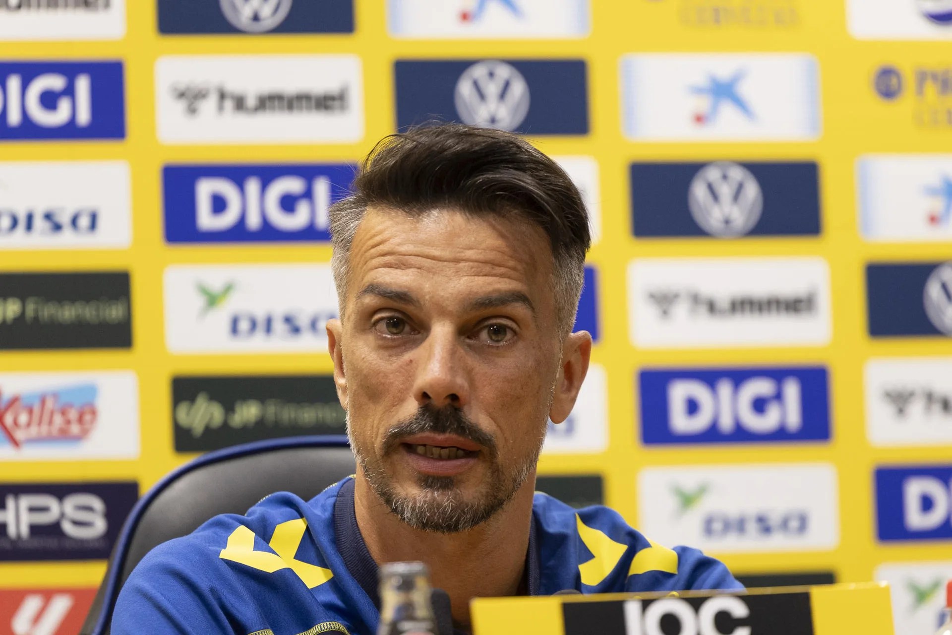 El entrenador de la Unión Deportiva Las Palmas, Rubén de la Barrera, durante su rueda de prensa. EFE/Quique Curbelo