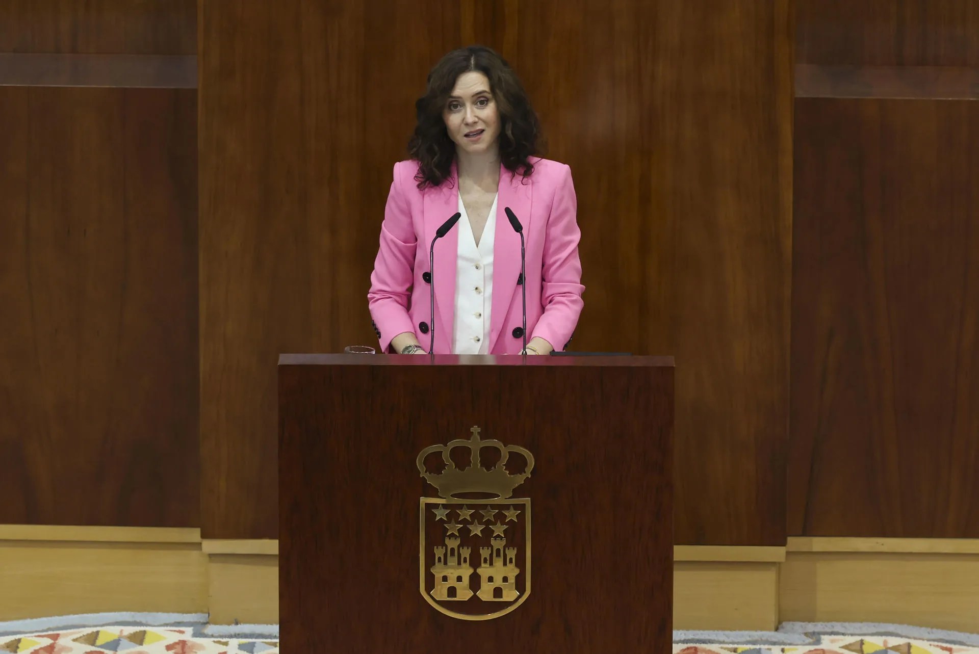 La presidenta de la Comunidad de Madrid, Isabel Diaz Ayuso interviene en el debate del estado de la región, este jueves en la Asamblea de Madrid. EFE/ Kiko Huesca