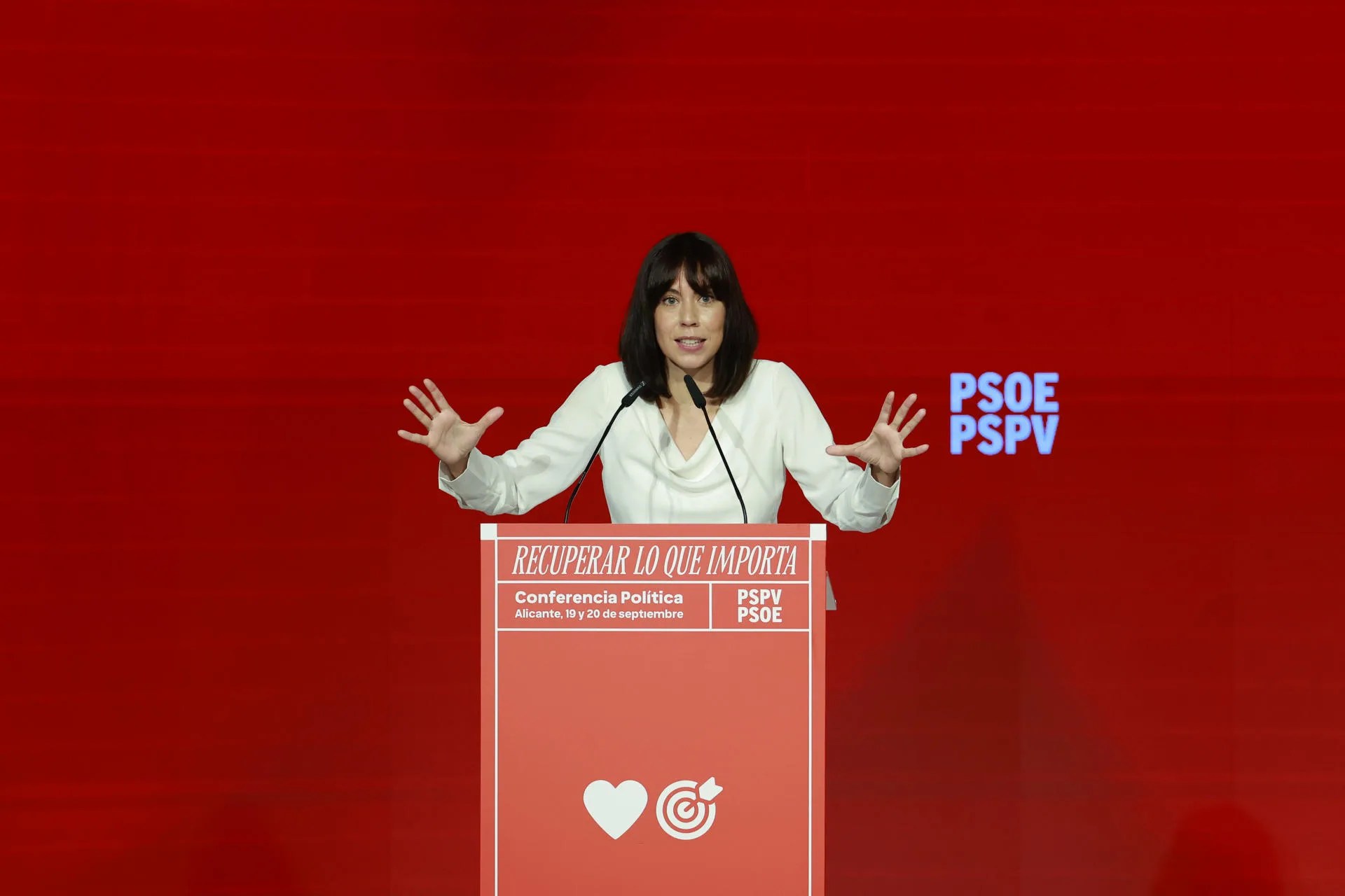 La secretaria general del PSPV-PSOE, la ministra Diana Morant, clausura la conferencia política de los socialistas valencianos "Recuperar lo que importa". EFE/Pablo Miranzo

