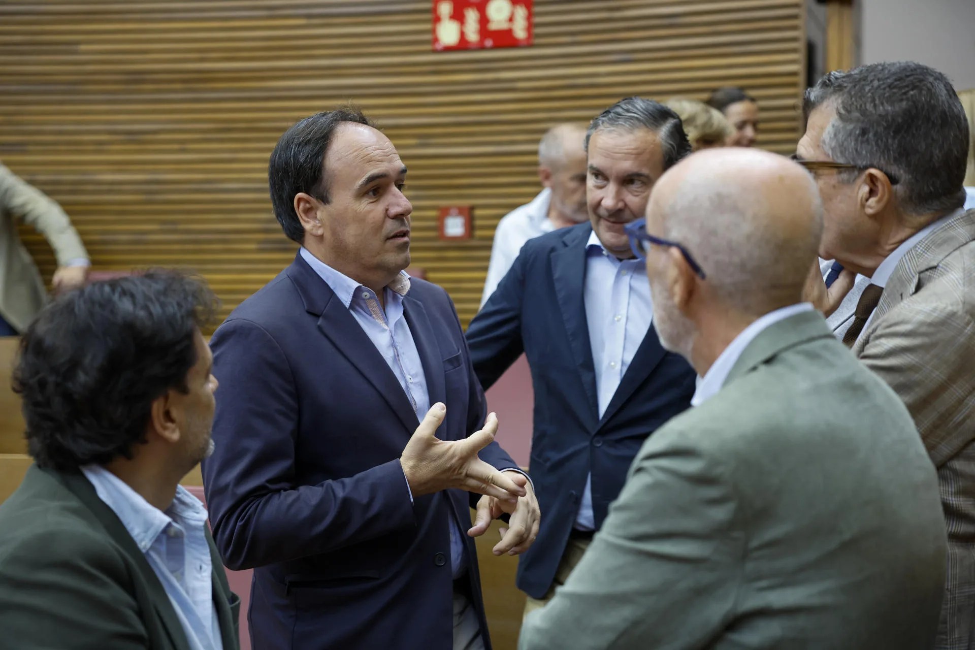 El president de la Generalitat, Juanfran Perez Llorca, en el hemiciclo de Les Corts. EFE/Ana Escobar
