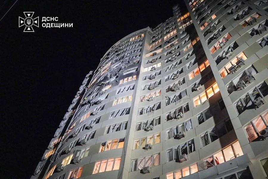 Ataque ruso durante la pasada noche contra un edificio residencial en Odesa