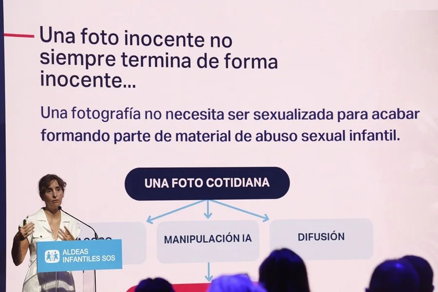 Laura G. de Rivera ,periodista científica autora del informe de SOS, interviene en la presentación del informe. este lunes en Madrid.