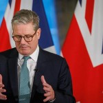STARMER RENUNCIA ESCAÑO