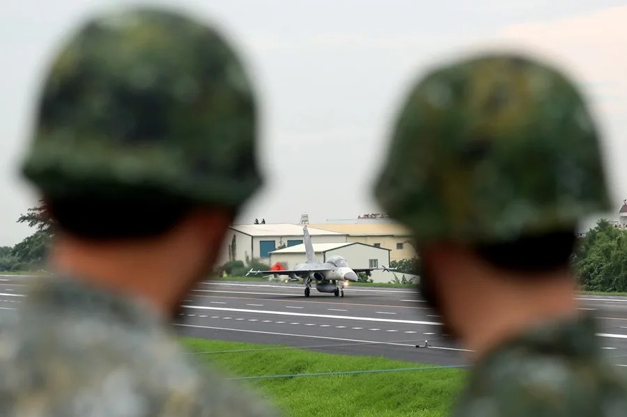 Taiwán planea invertir más de 1.100 millones de dólares en su defensa aérea frente a China