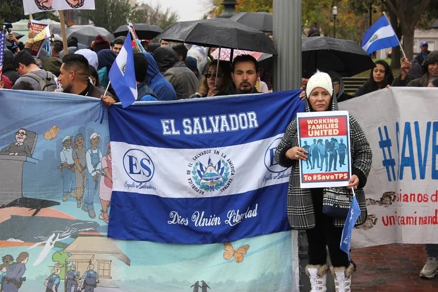 Organizaciones proinmigrantes piden al Gobierno de Trump mantener vigente el TPS a los salvadoreños