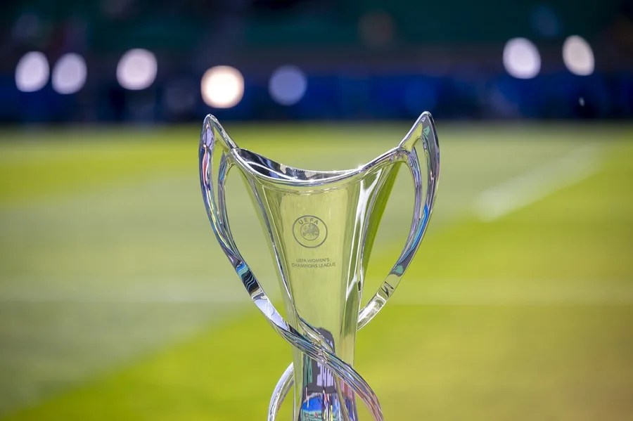 El trofeo de la Liga de Campeones Femenina de la UEFA