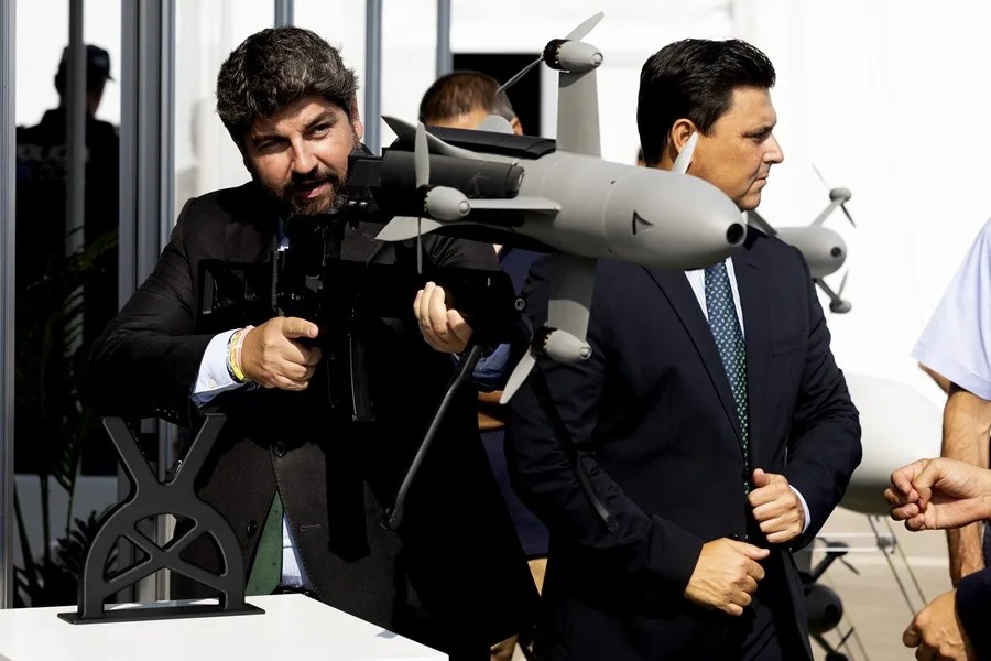 El presidente de la Comunidad de Murcia, Fernando López Miras, visita la décima edición de Unmanned Vehicle Exhibition (UNVEX), este miércoles en el Aeropuerto Civil de San Javier