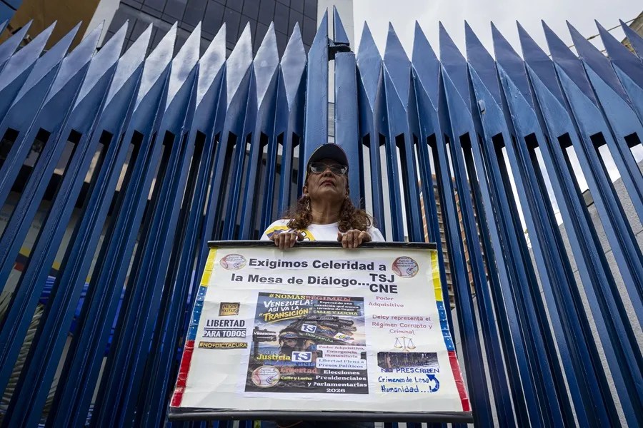Protestan en Venezuela contra jueces, bajos salarios y exigen elecciones y liberaciones