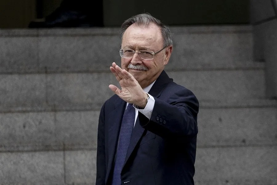 El presidente de Ceuta, Juan Jesús Vivas, saluda este miércoles