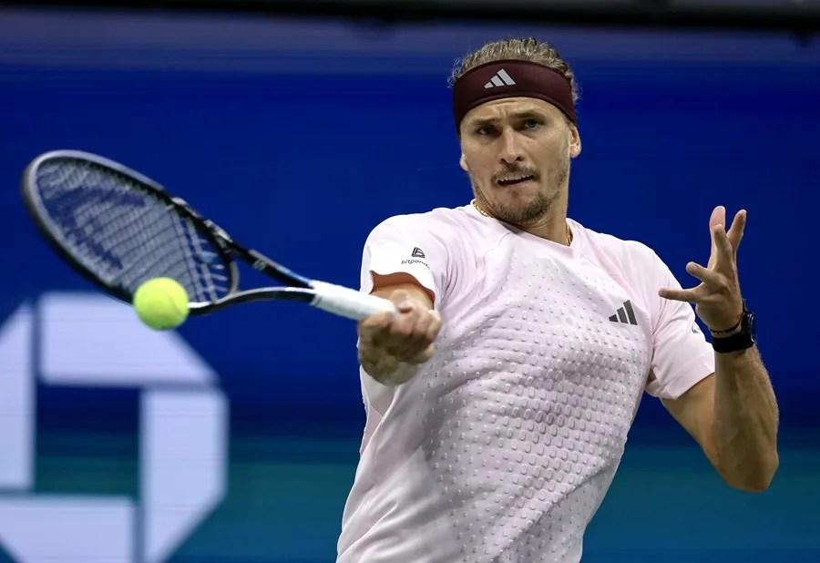 Zverev acaba con un Darderi que reacciona tarde en el Abierto de Estados Unidos