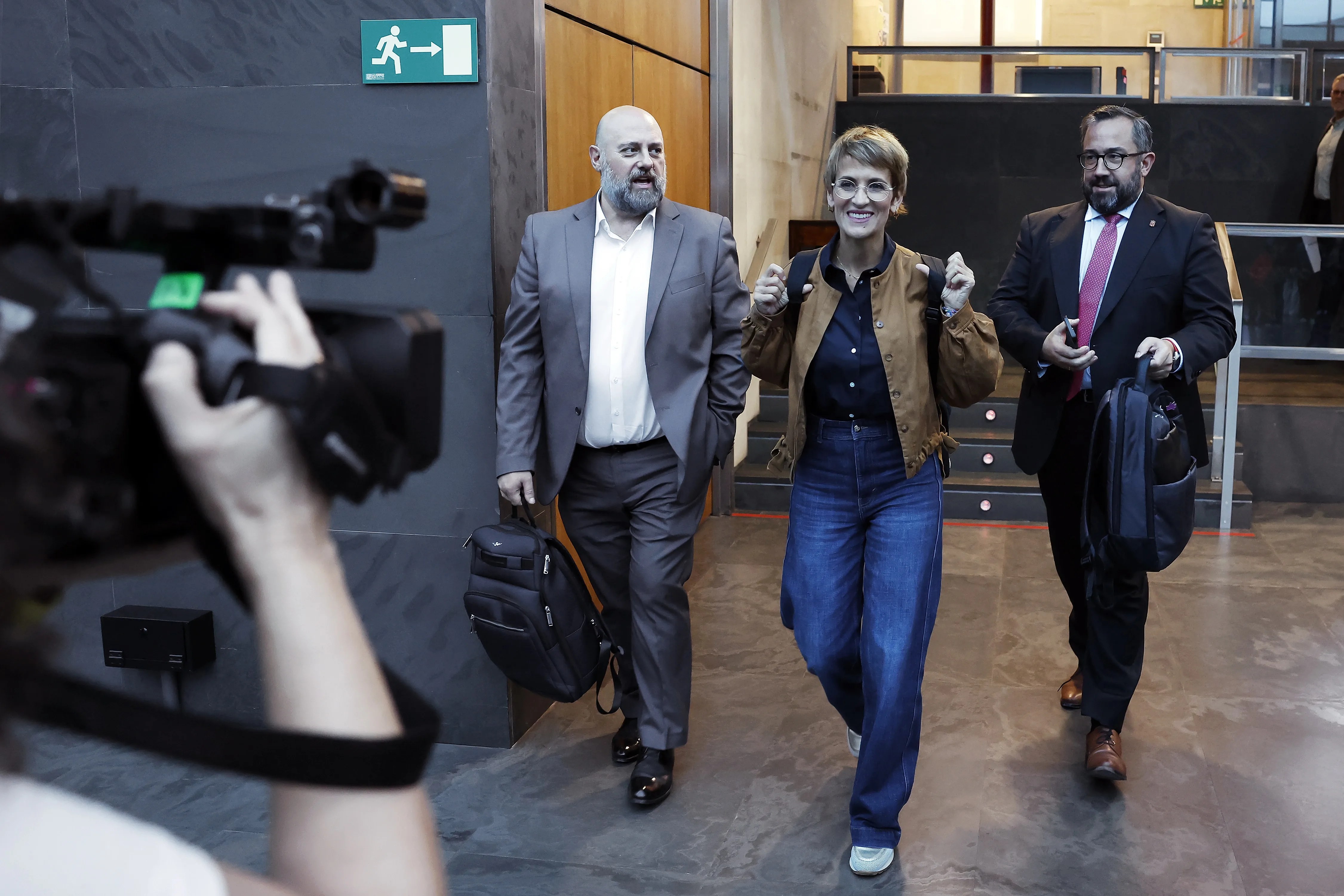 Imagen de la presidenta navarra María Chivite con el anuncio del acuerdo del traspaso de la transferencia de I+D+i